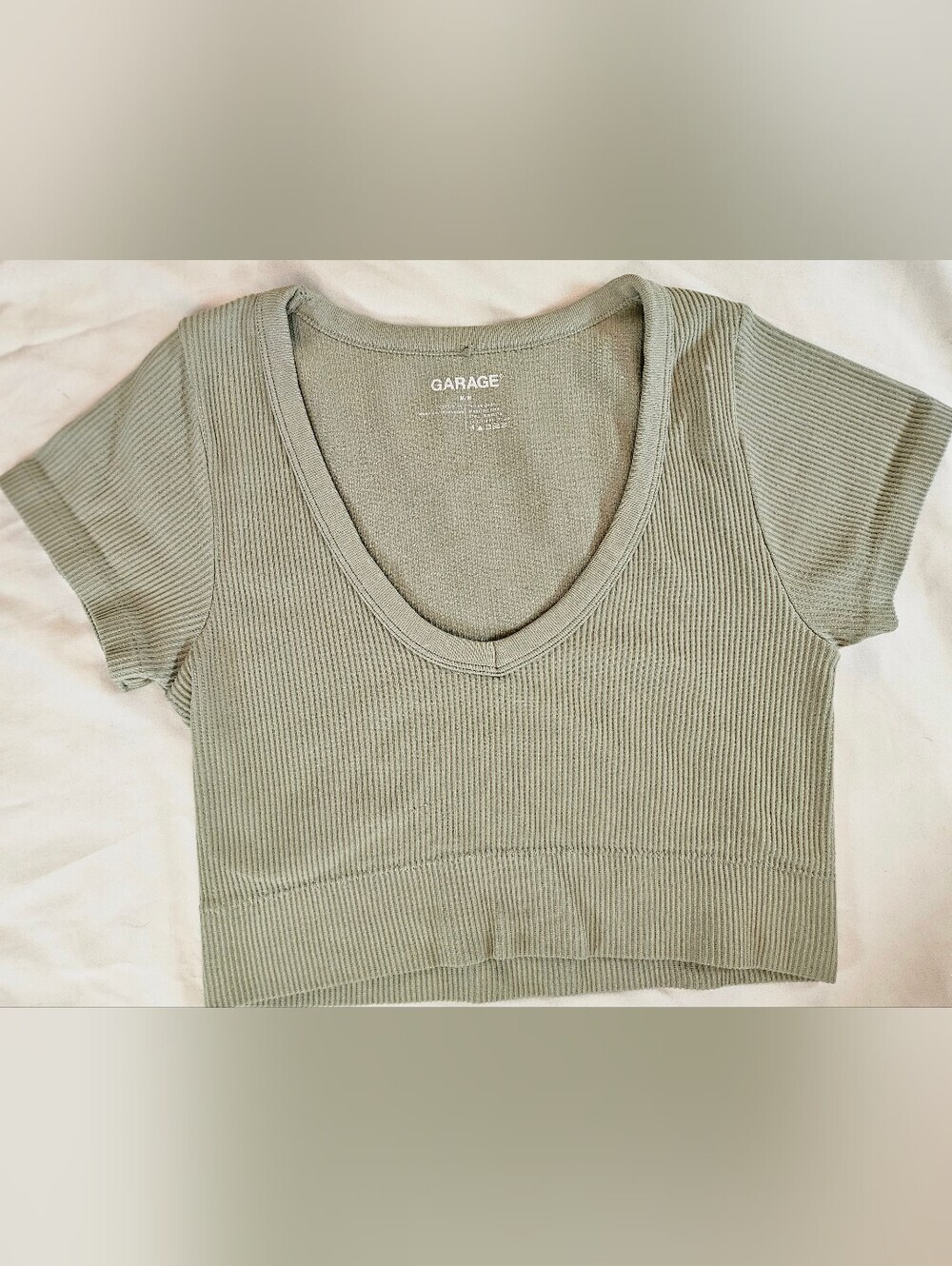 Garage Juniors Sage Green Sonia Short Sleeve Plunge Ribbed Crop Top Size Medium